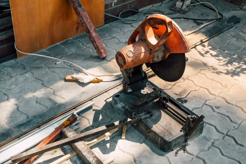 ręczne cięcie kostki brukowej